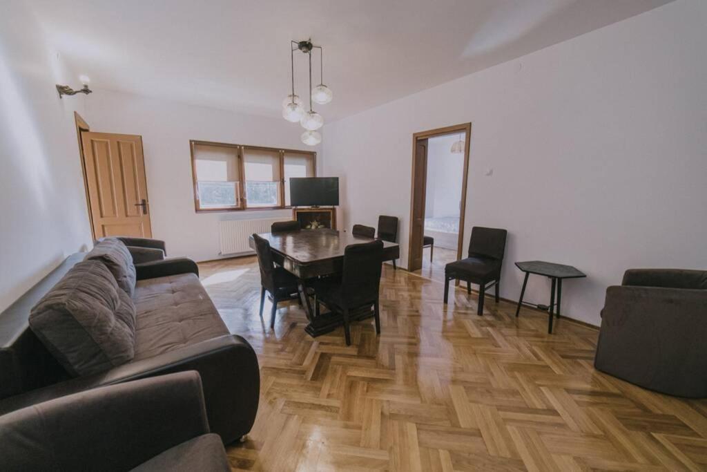 Predoi'S Place سِنايا المظهر الخارجي الصورة